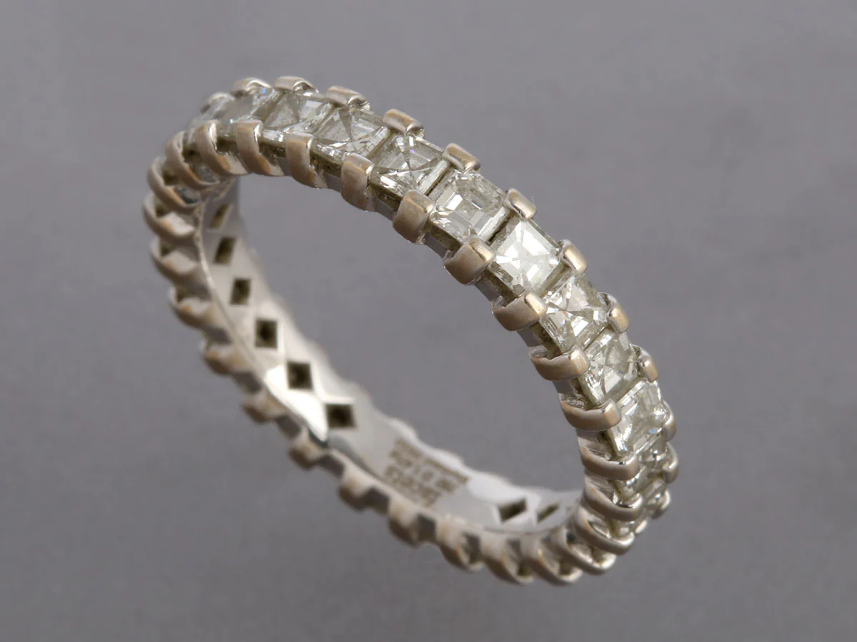 18K White Gold 1.47-Carat Diamond Eternity Band - Image 2