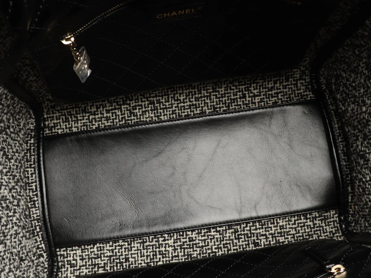 Chanel Large Black Leather Calfskin and Tweed Deauville Tote - Image 9