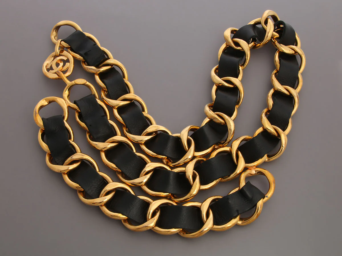 Chanel Vintage Black Leather and Gold Chain CC Belt - Image 2