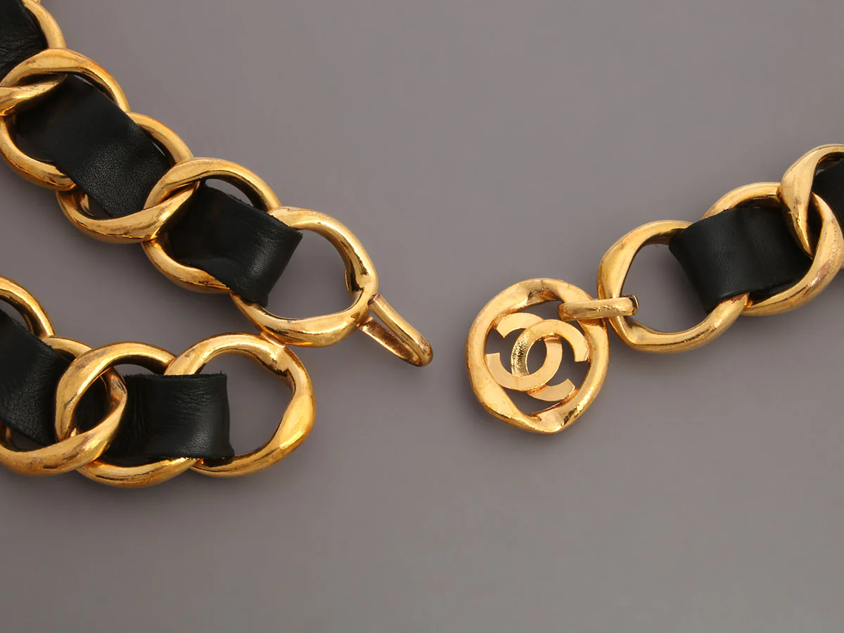 Chanel Vintage Black Leather and Gold Chain CC Belt - Image 3