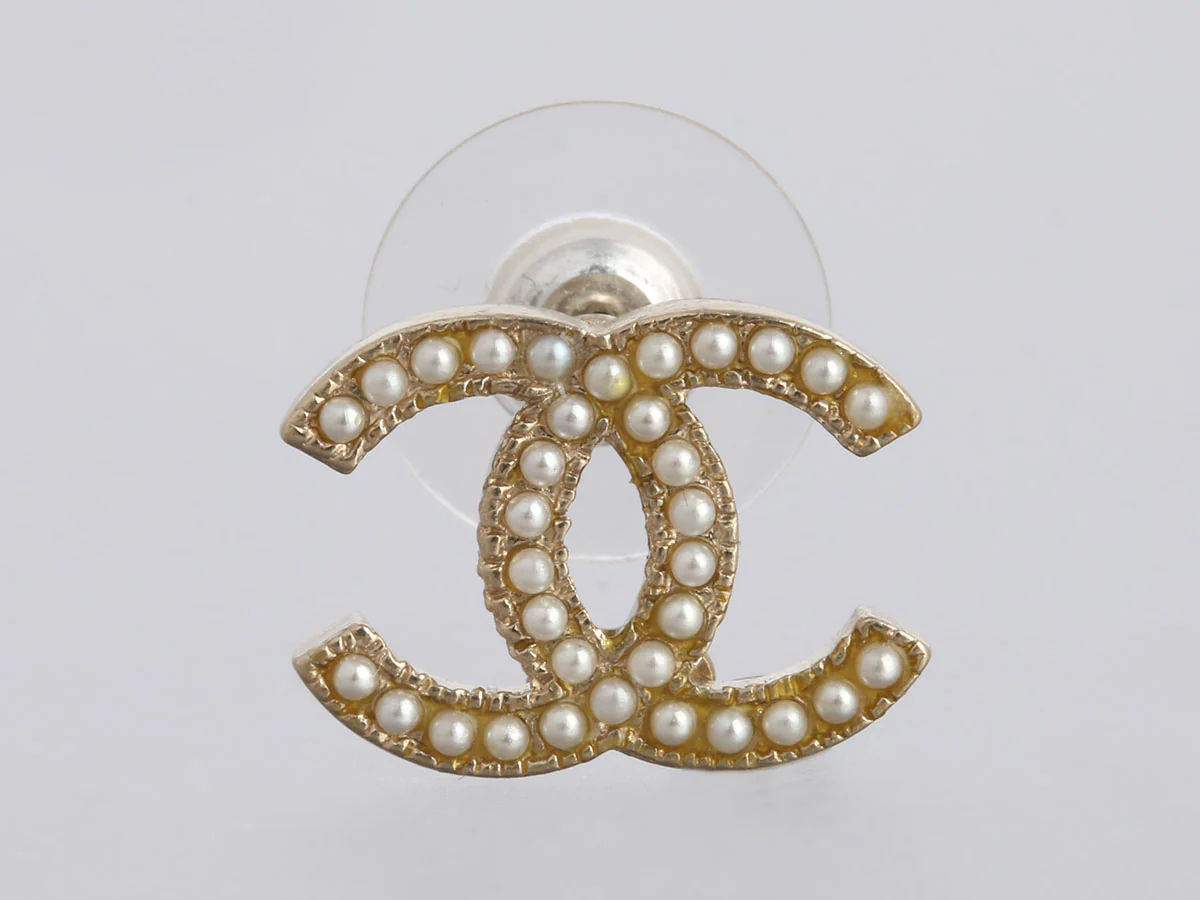 Chanel Pearl CC Logo Earrings - Image 2
