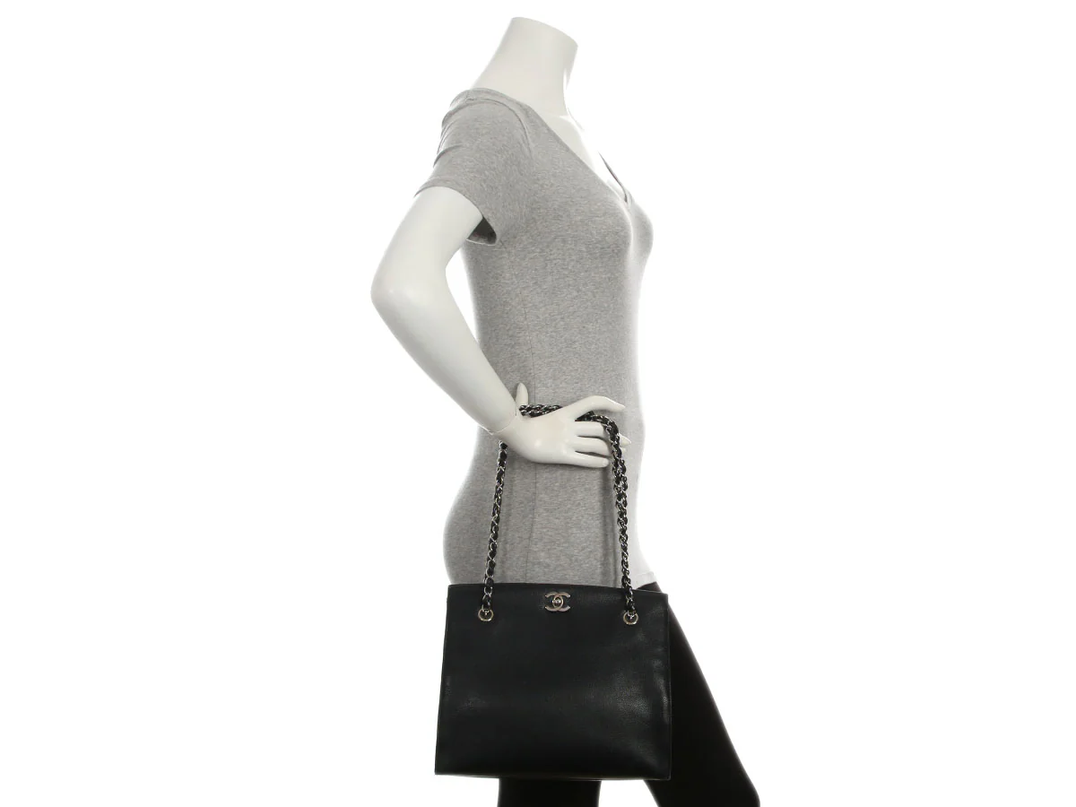 Chanel Vintage Small Black Caviar Tote - Image 9