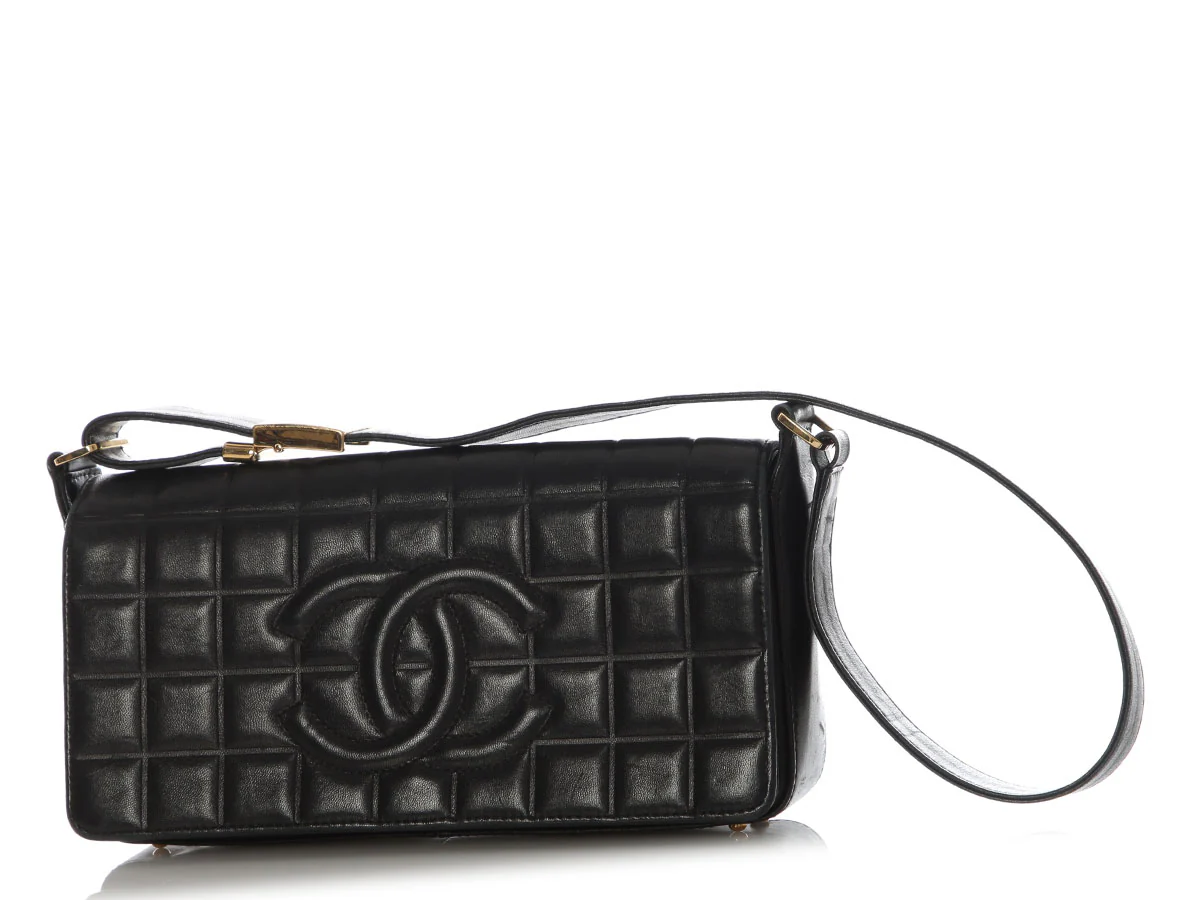 Chanel Vintage Black Lambskin Chocolate Bar Flap - Image 2