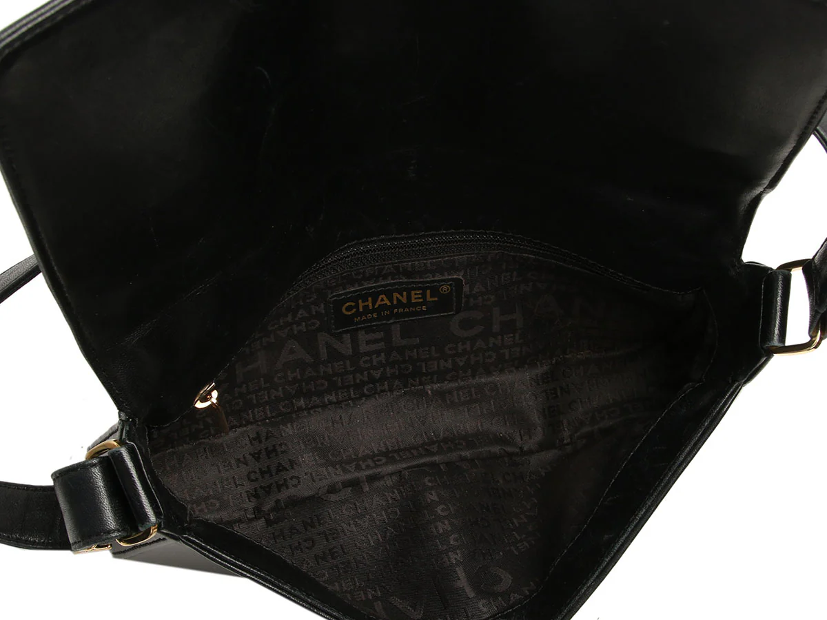 Chanel Vintage Black Lambskin Chocolate Bar Flap - Image 8