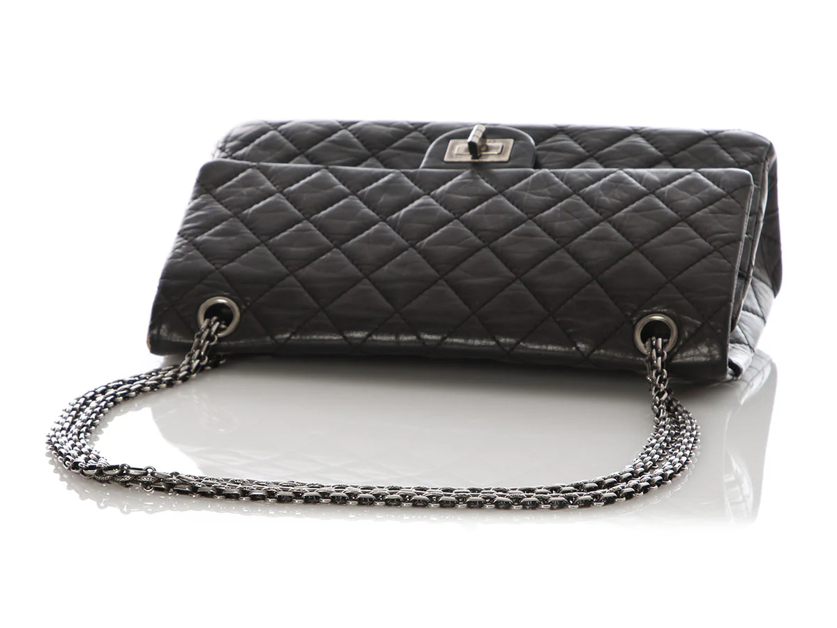 Chanel Black Quilted Aged Calfskin 2.55 Reissue 226 - Image 8