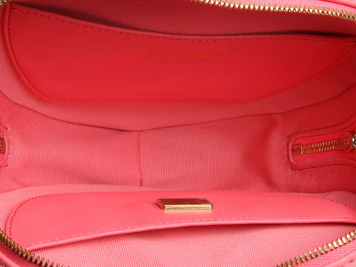 Chanel Large Coral Quilted Lambskin CC in Love Heart Bag - Image 10