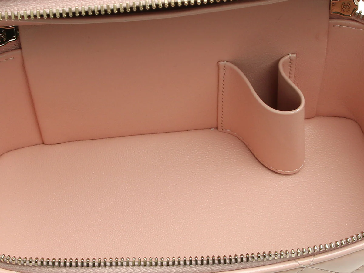 Chanel Pink Quilted Lambskin Double Vanity Cosmetic Case - Image 10