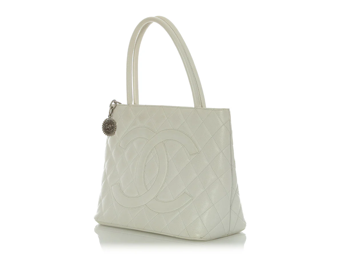 Chanel White Quilted Caviar Medallion Tote - Image 3
