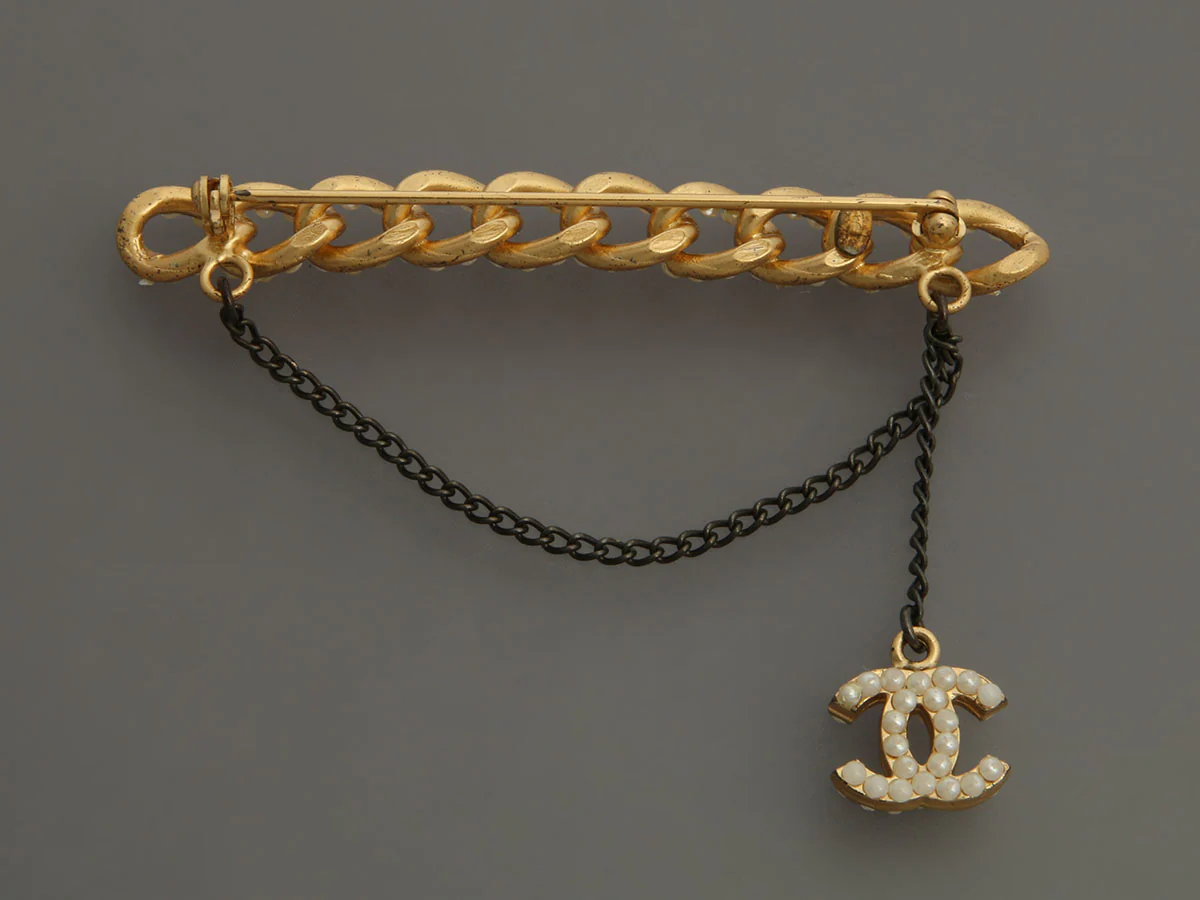 Chanel Vintage Pearl Pin - Image 3