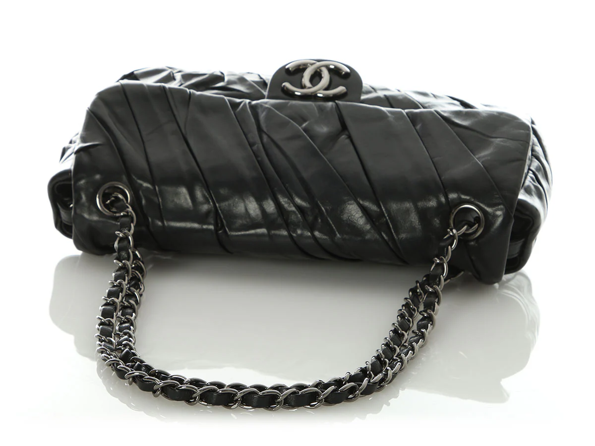 Chanel Black Glazed Calfskin Twisted Flap - Image 8