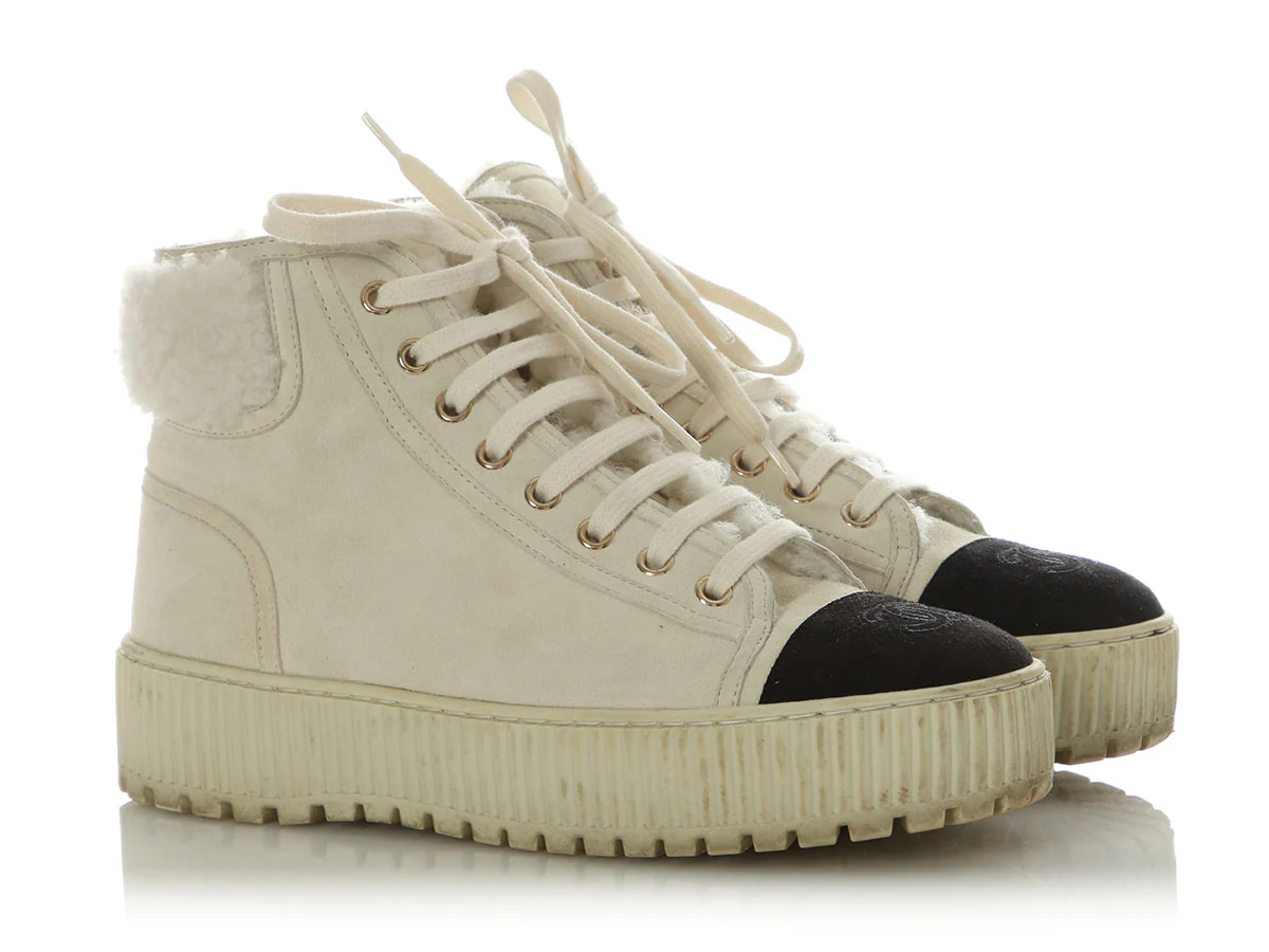 Chanel White Kid Suede and Shearling Lace-Up Boots - Image 4