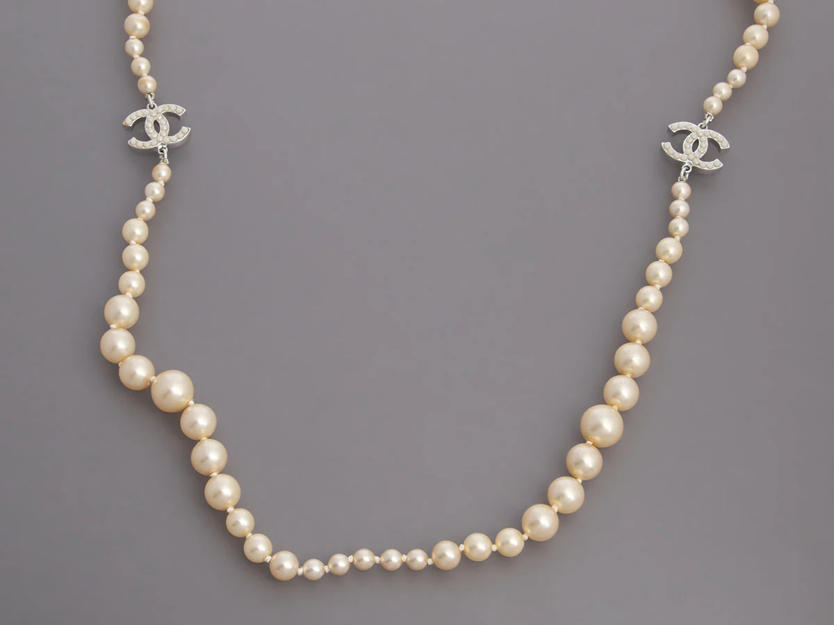 Chanel Long CC Pearl Necklace - Image 3