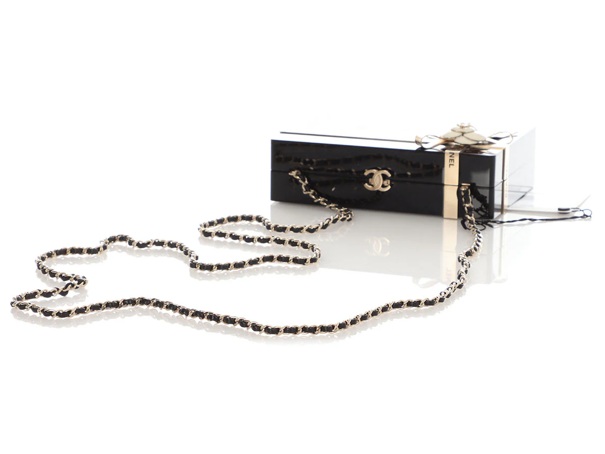 Chanel Plexiglass Gift Box Minaudière - Image 9