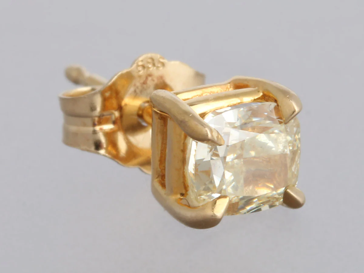 18K Yellow Gold 1.07-Carat Radiant Yellow Diamond Studs - Image 3