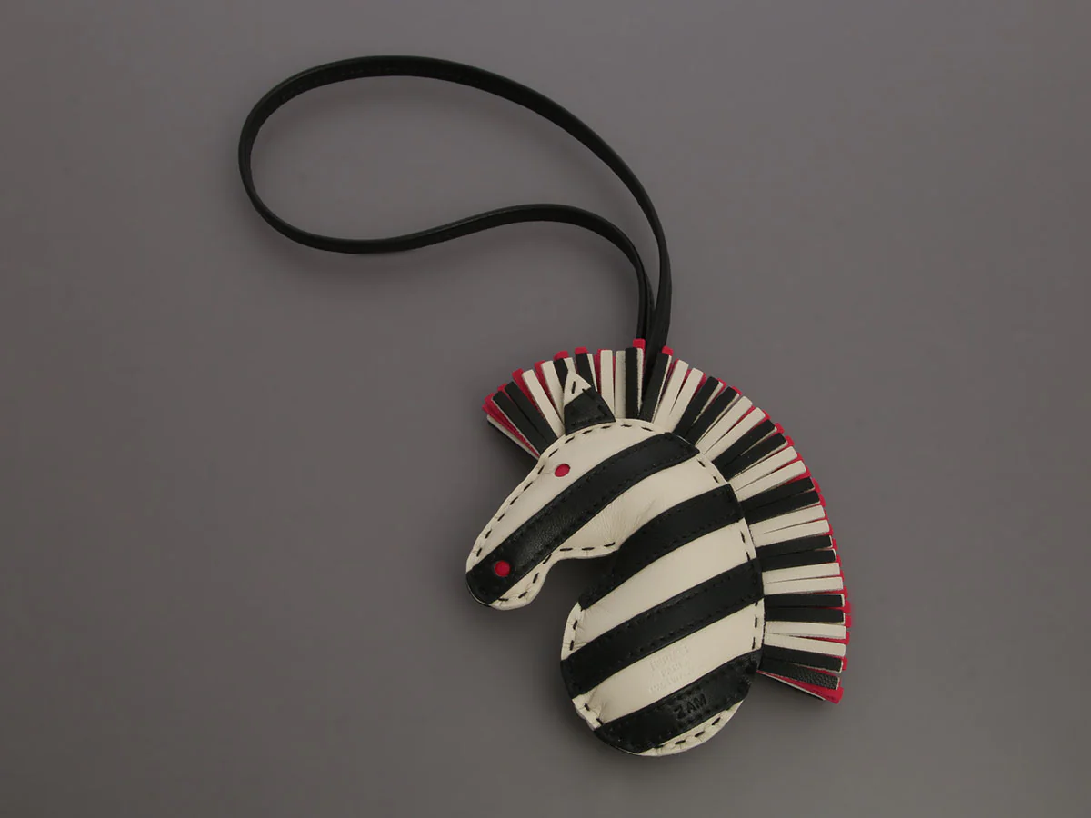 Hermès Black and White Lambskin GeeGee Savannah Bag Charm - Image 2