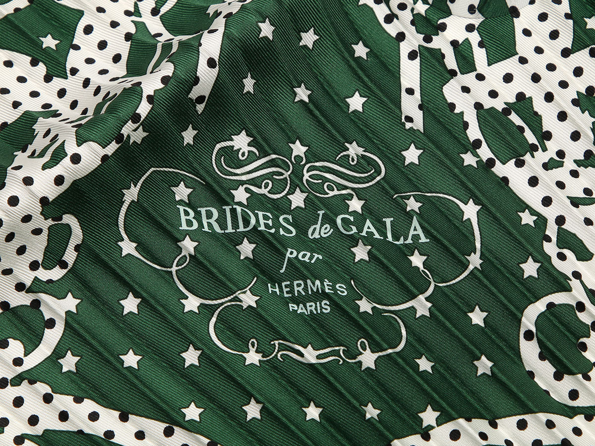 Hermès Brides de Gala Pleated Silk Bandana 55cm - Image 2
