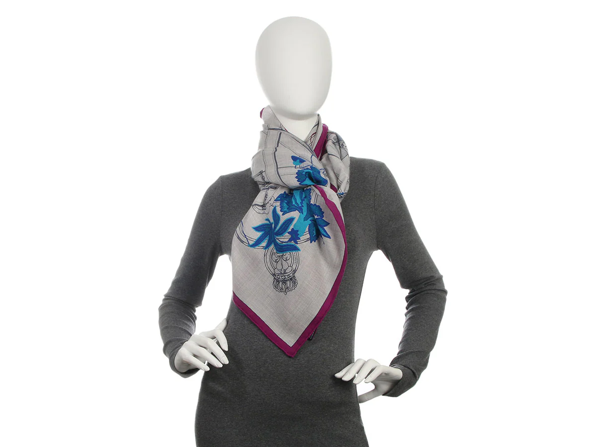 Hermès Cavalcadour Fleuri Cashmere Silk Shawl 140cm - Image 6