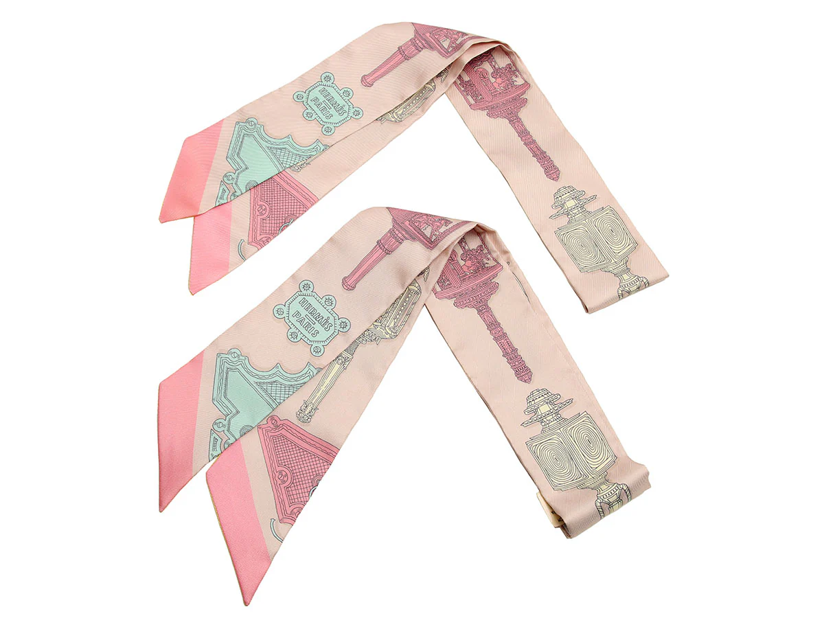 Hermès Merveilleuses Lanternes Silk Twilly Pair