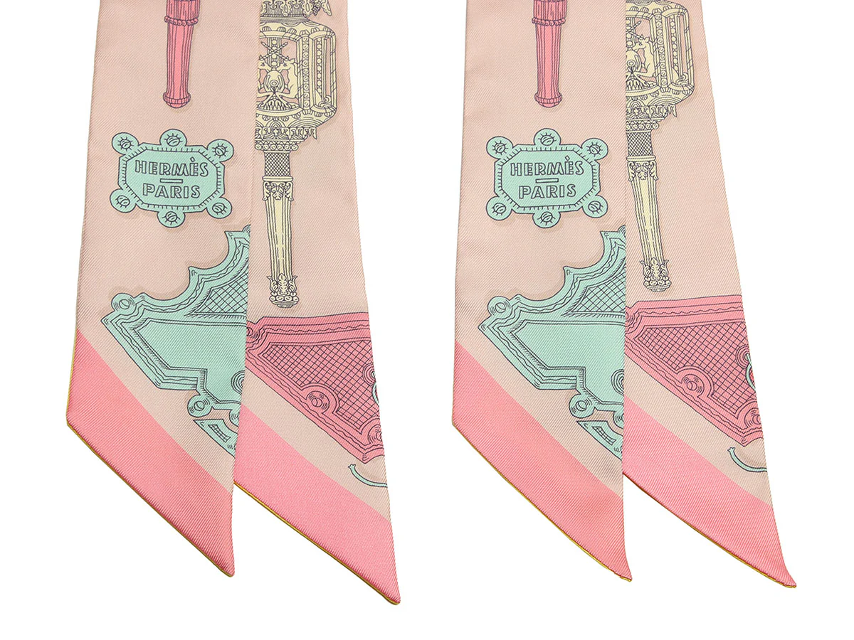 Hermès Merveilleuses Lanternes Silk Twilly Pair - Image 2