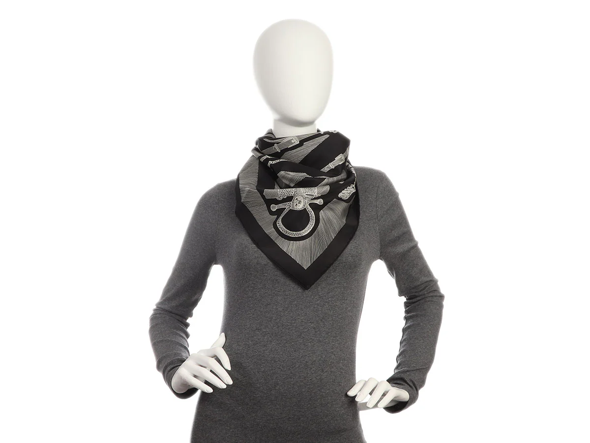 Hermès’ Etude pour une Parure de Gala Silk Scarf 90cm - Image 4