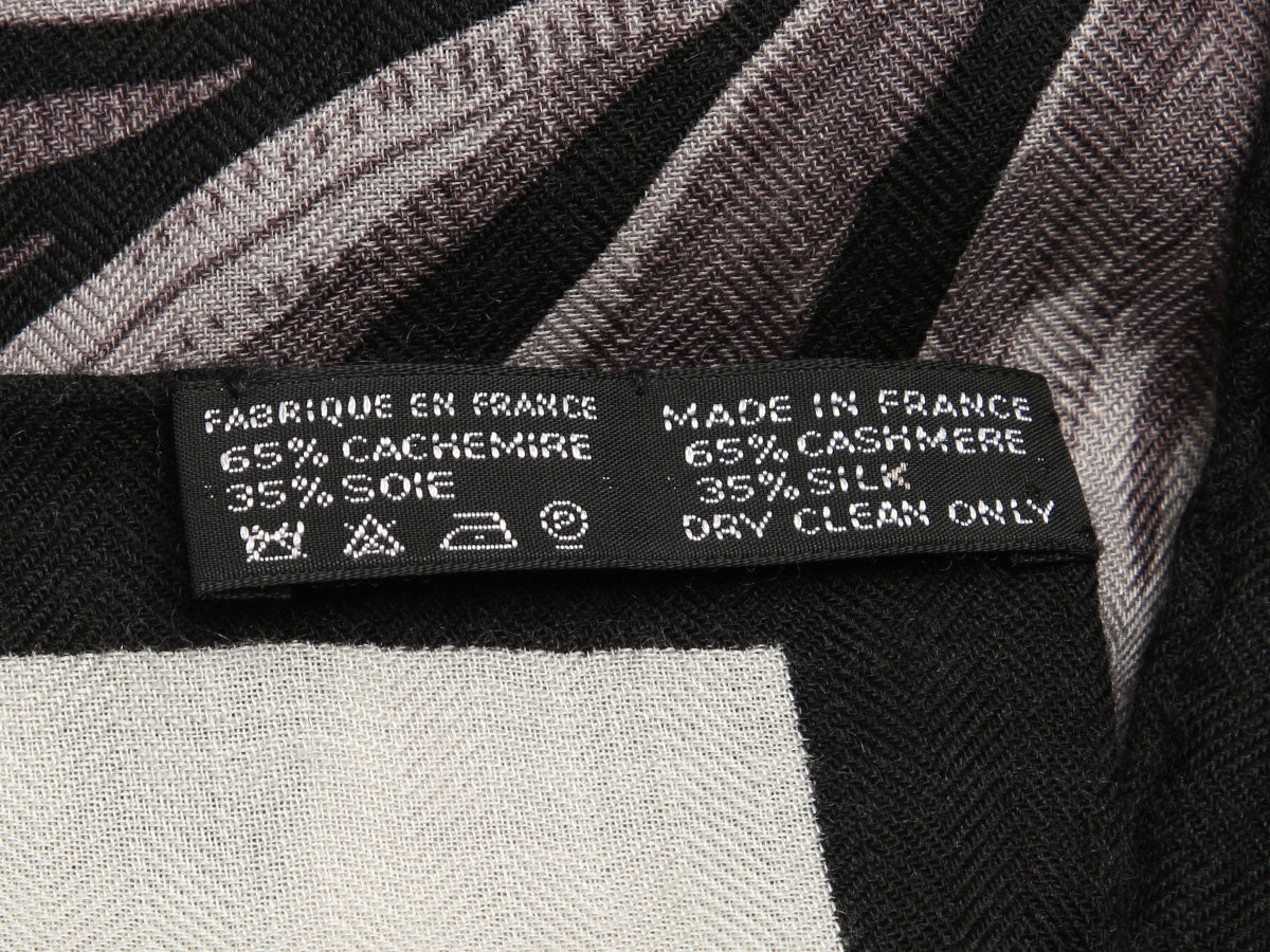 Hermès Tigre Royal Cashmere Silk Shawl 140cm - Image 2
