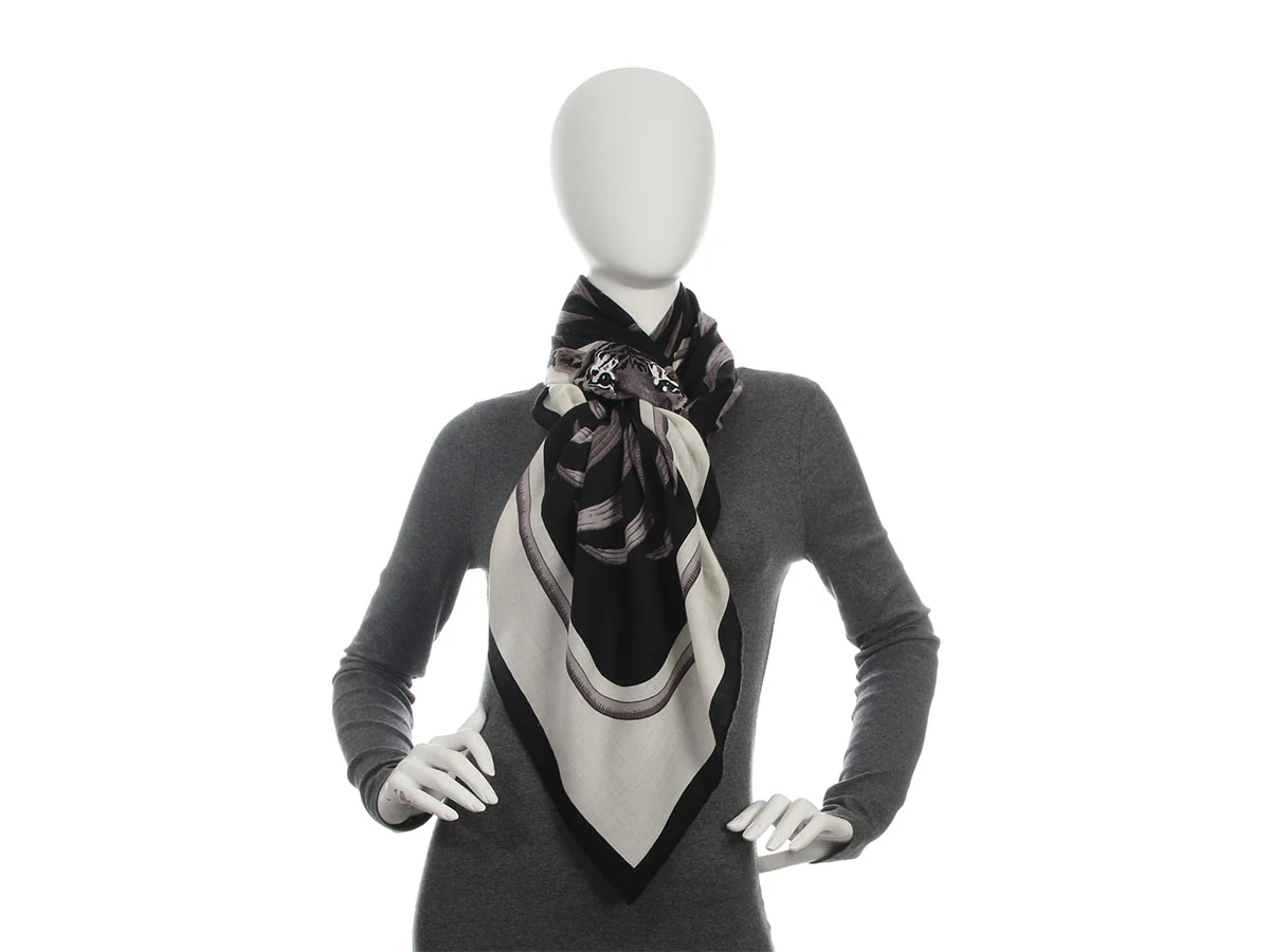 Hermès Tigre Royal Cashmere Silk Shawl 140cm - Image 5