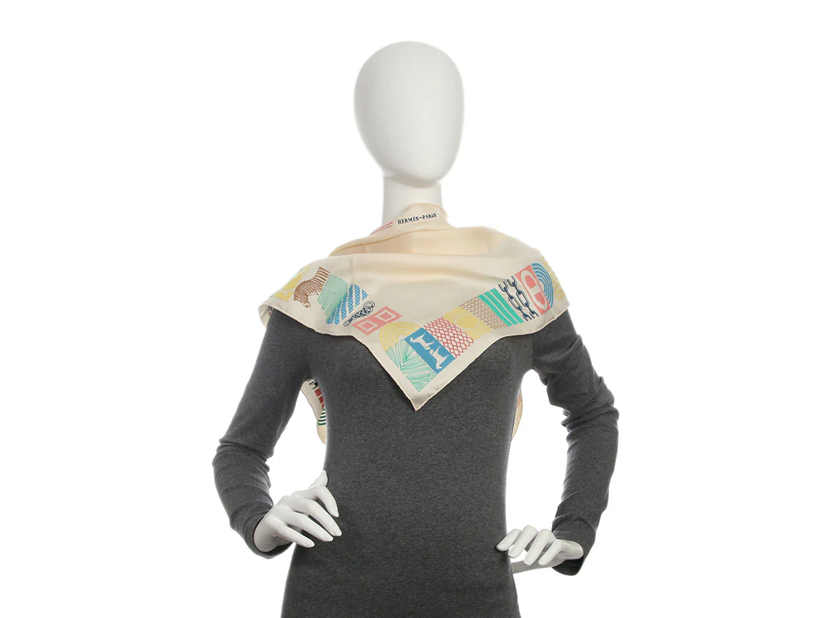 Hermès Liste au Bloc Embroidered Triangle Silk Scarf - Image 4