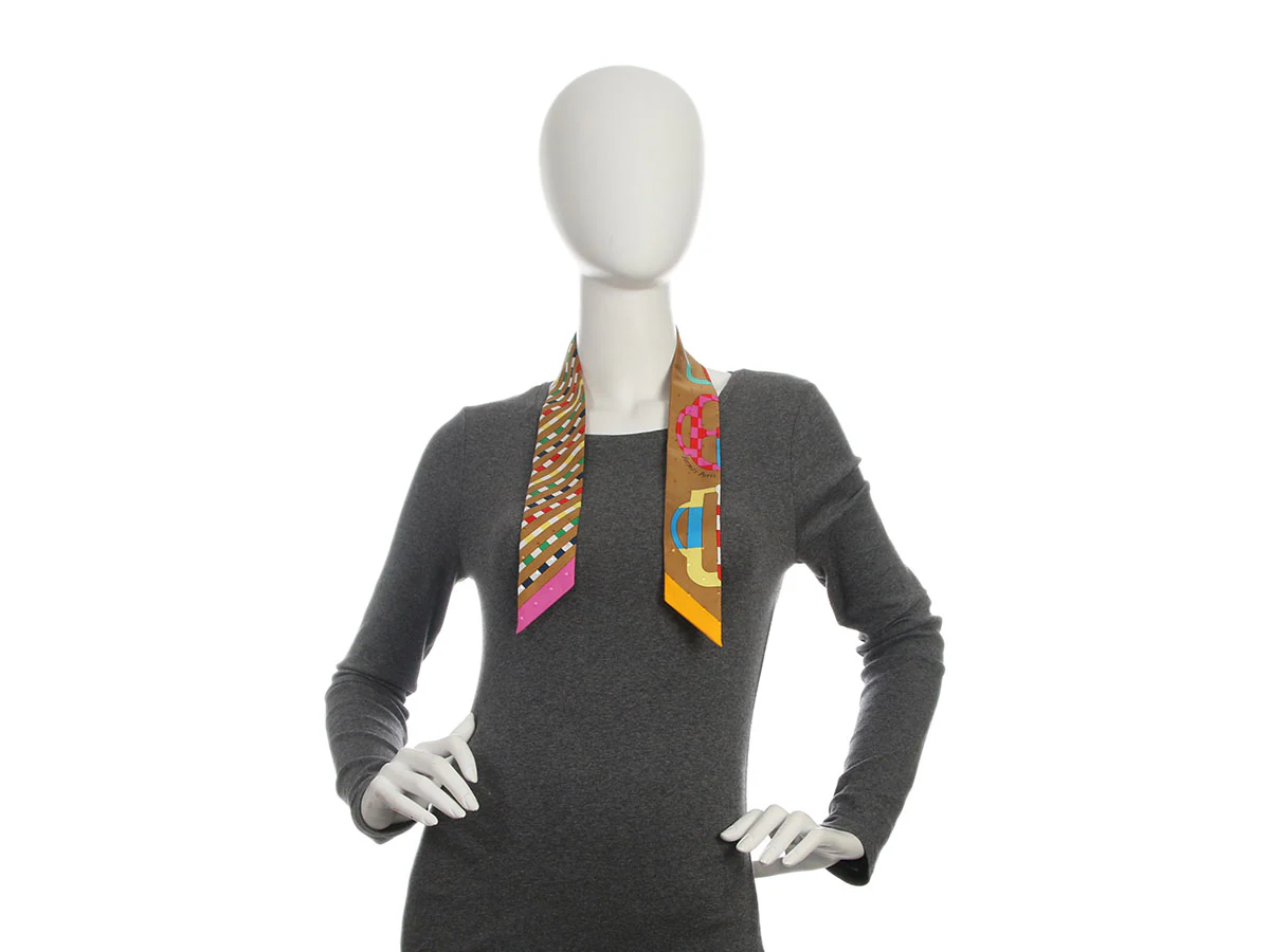 Hermès Limited Edition Bouclerie Moderne Plumetis Silk Twilly - Image 4