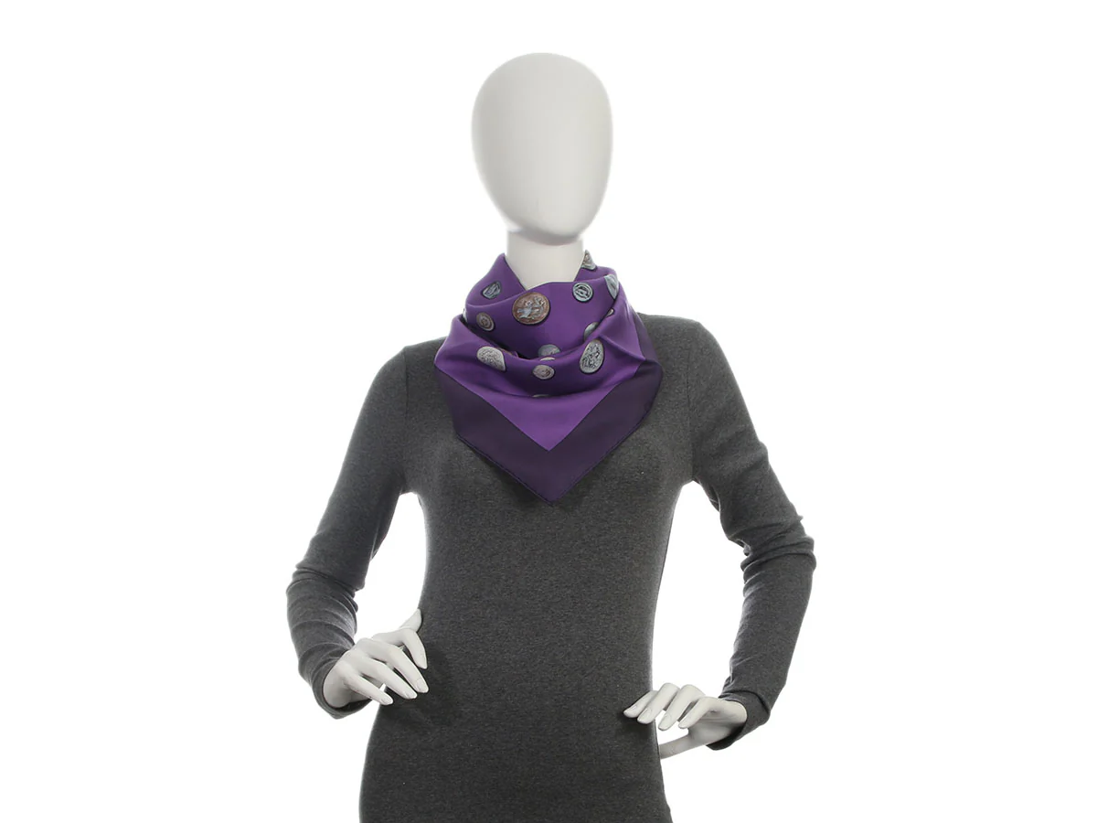 Hermès Boutons de Venerie Silk Scarf 90cm - Image 6