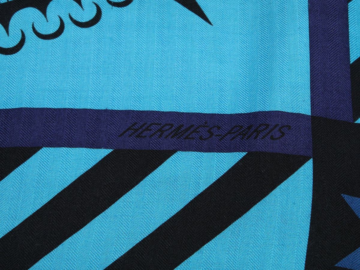 Hermès Géométrie Crétoise Cashmere Silk Shawl 140cm - Image 3