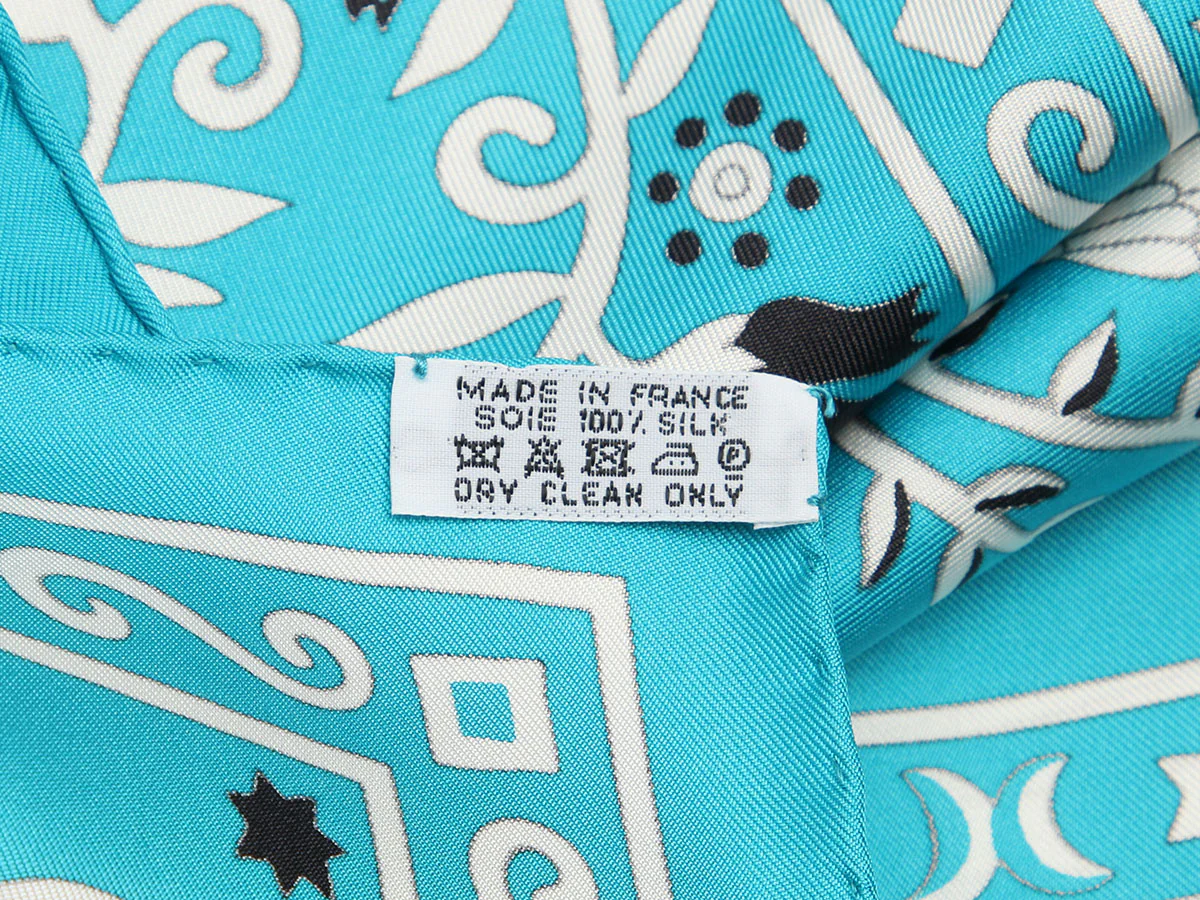 Hermès Peuple du Vent Silk Scarf GM - Image 4
