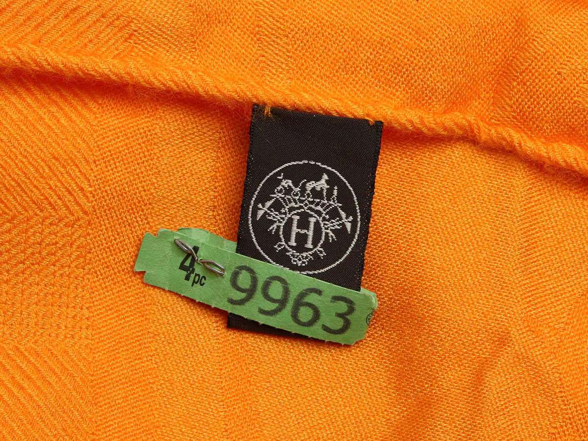 Hermès Orange New Libris Stole - Image 2