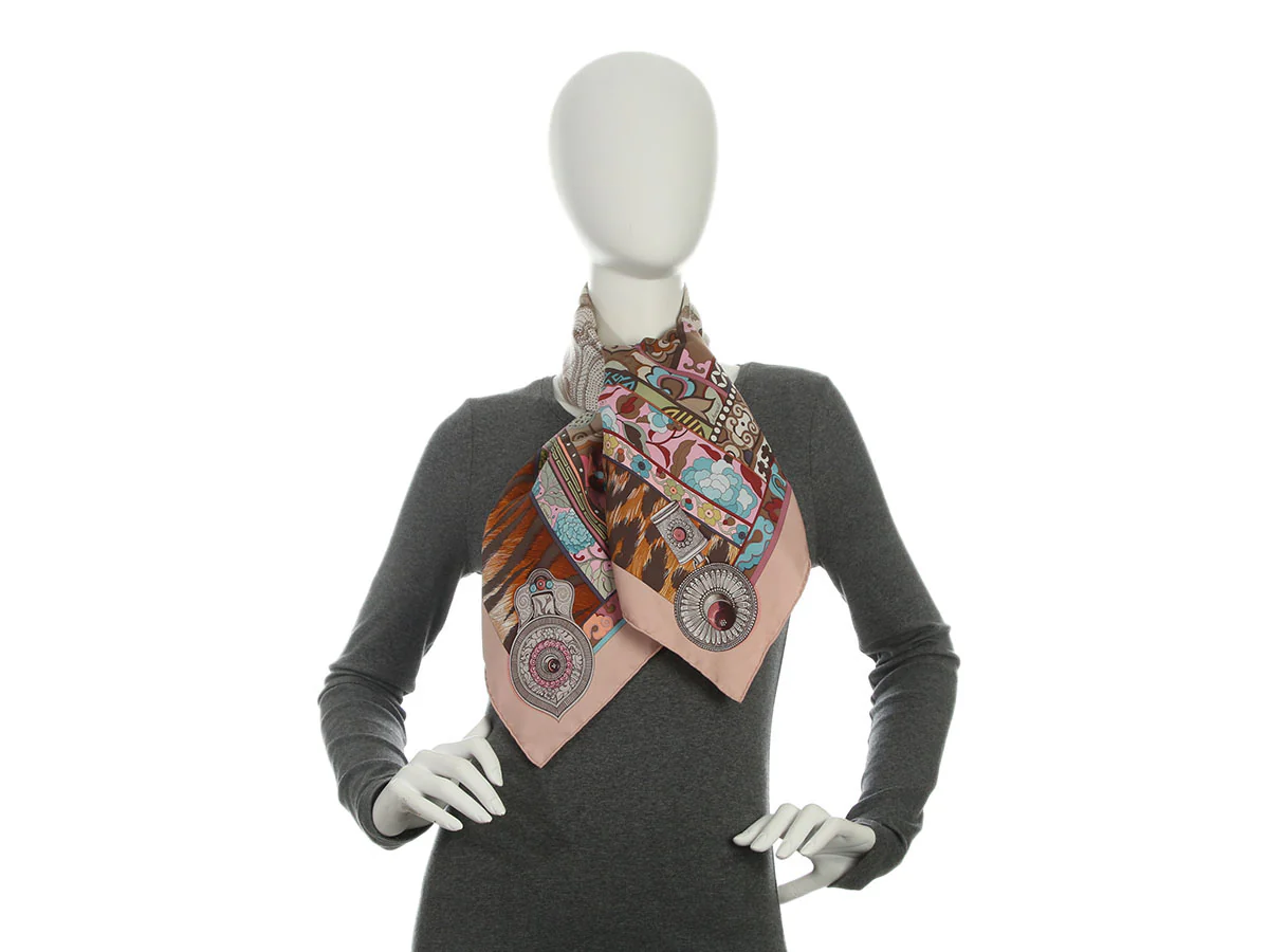 Hermès Les Femmes aux Semelles de Vent Silk Scarf 90cm - Image 6
