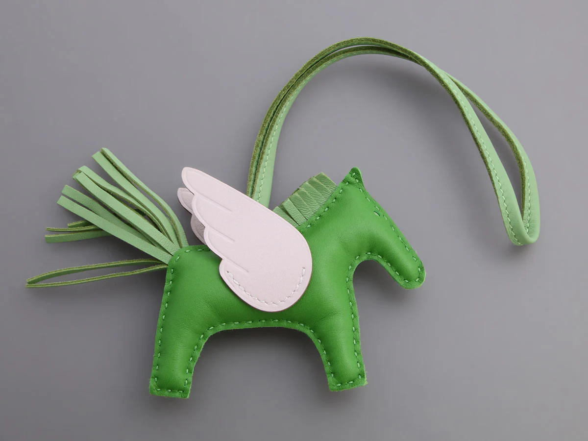 Hermès Vert Yucca Lambskin Rodeo Pégase PM - Image 2