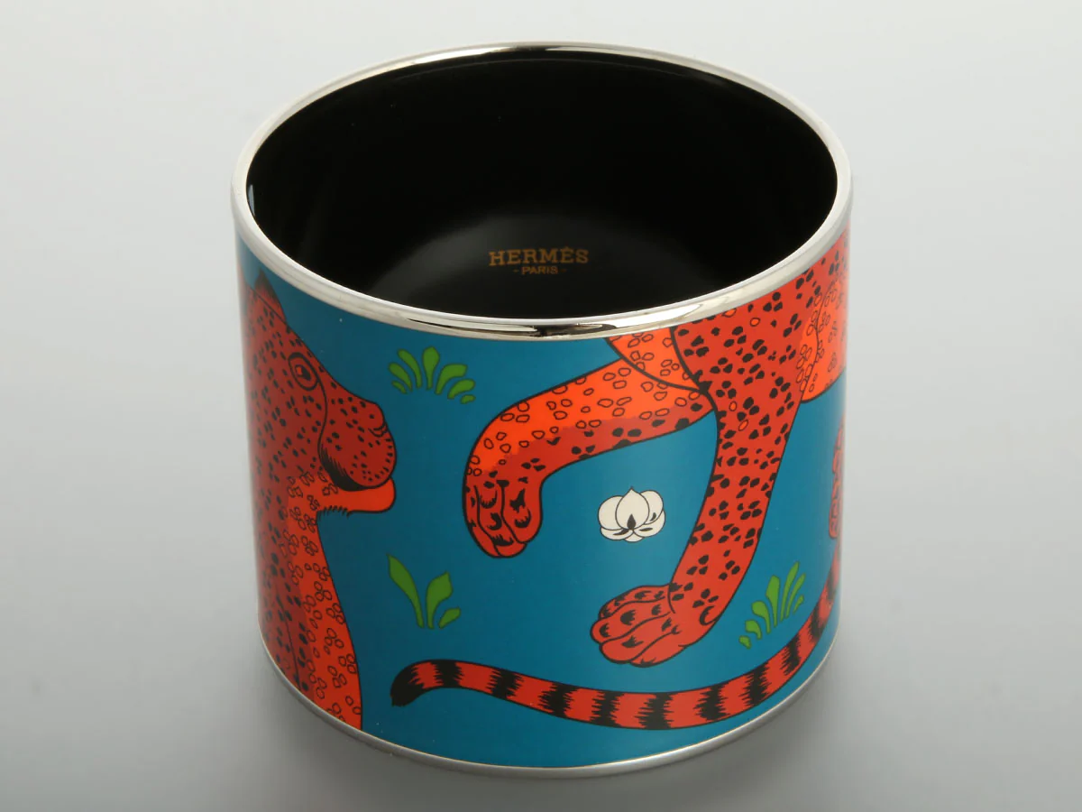 Hermès Extra Wide Enamel Les Léopards Folk Bangle - Image 2