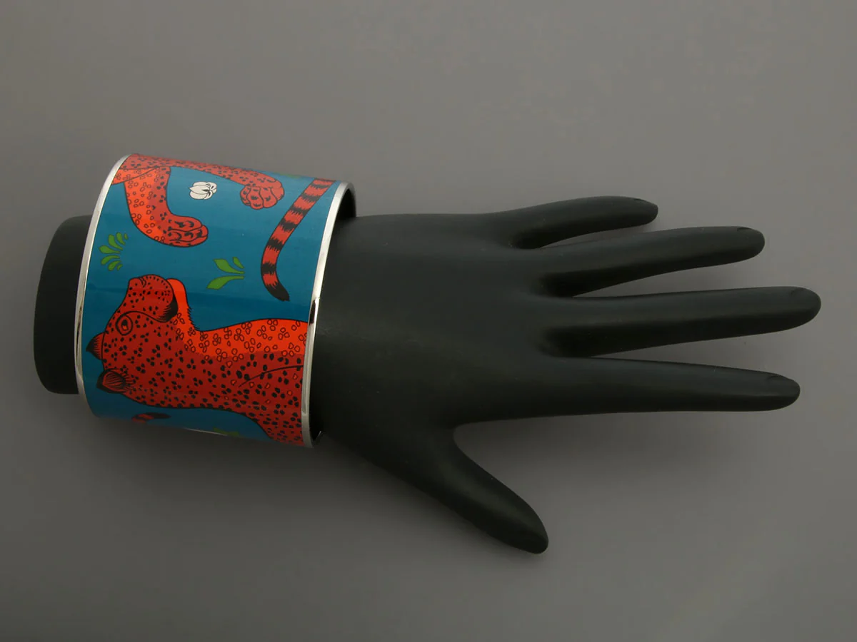 Hermès Extra Wide Enamel Les Léopards Folk Bangle - Image 5