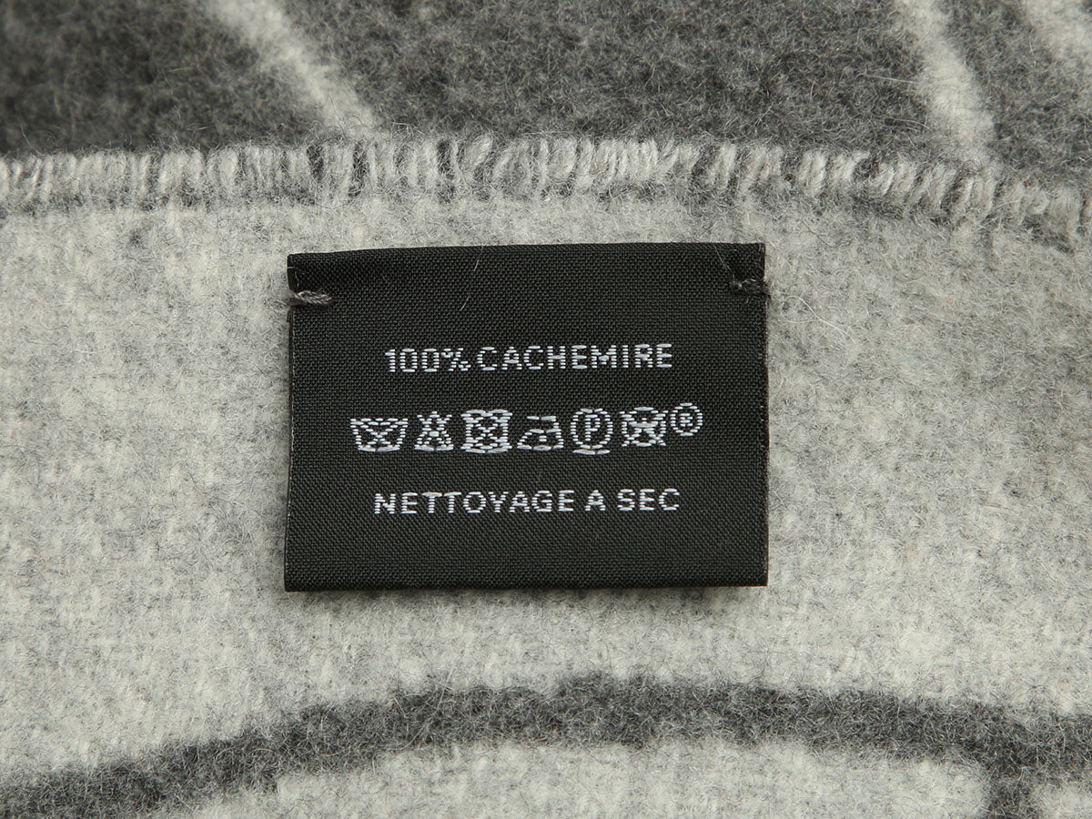 Hermès Gray Horse Head Reversible Cashmere Stole - Image 3