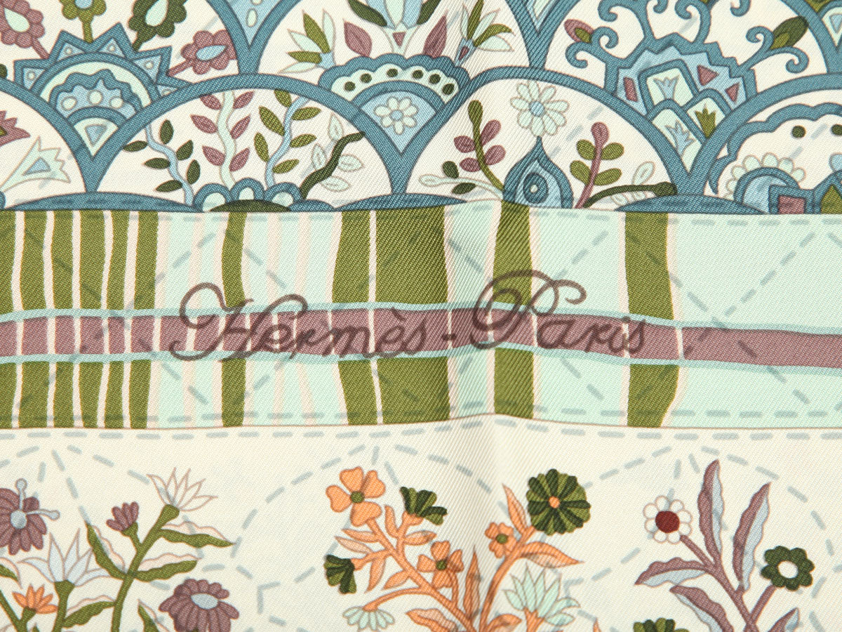 Hermès Pique Fleuri de Provence Silk Scarf 90cm - Image 2