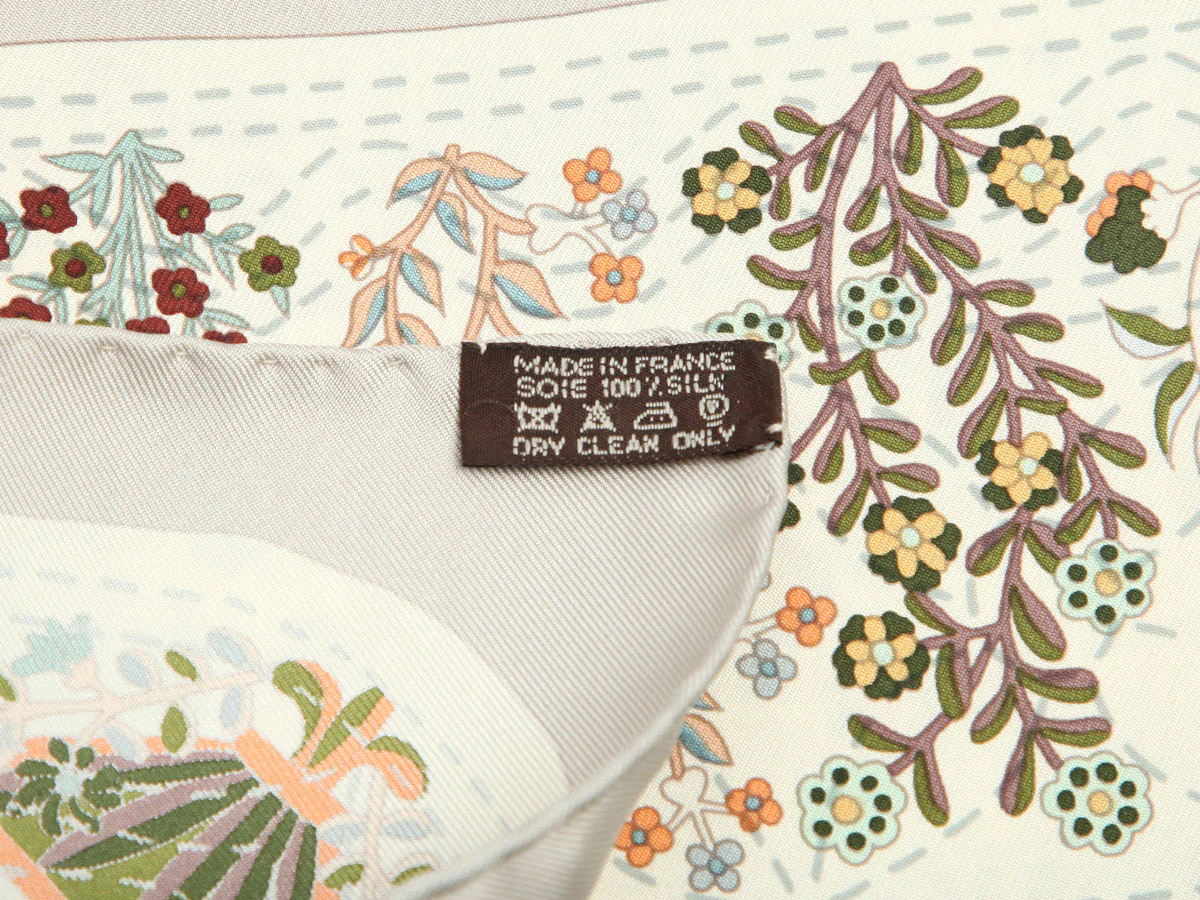 Hermès Pique Fleuri de Provence Silk Scarf 90cm - Image 4