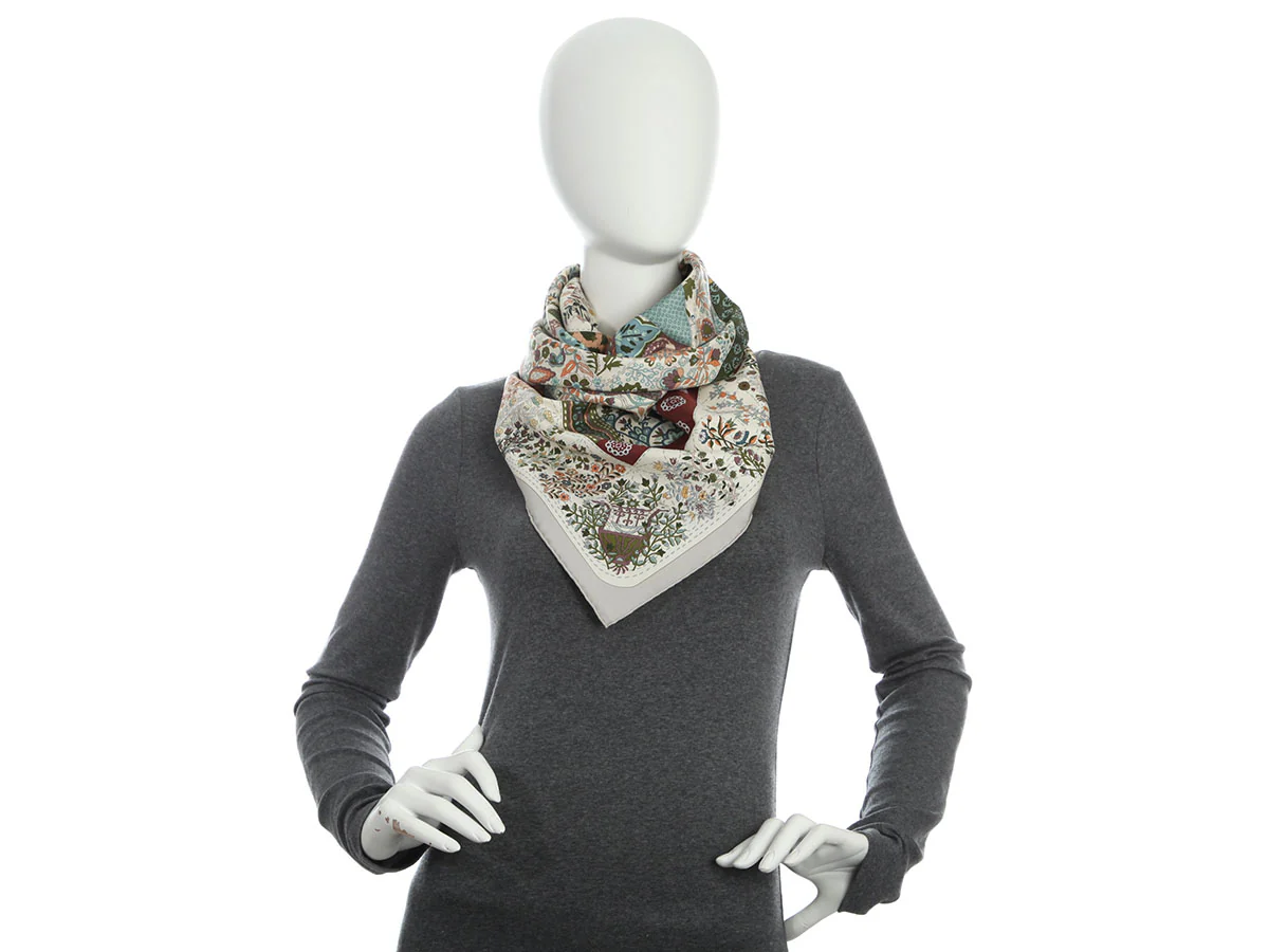 Hermès Pique Fleuri de Provence Silk Scarf 90cm - Image 5
