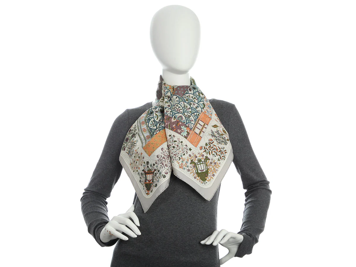 Hermès Pique Fleuri de Provence Silk Scarf 90cm - Image 6