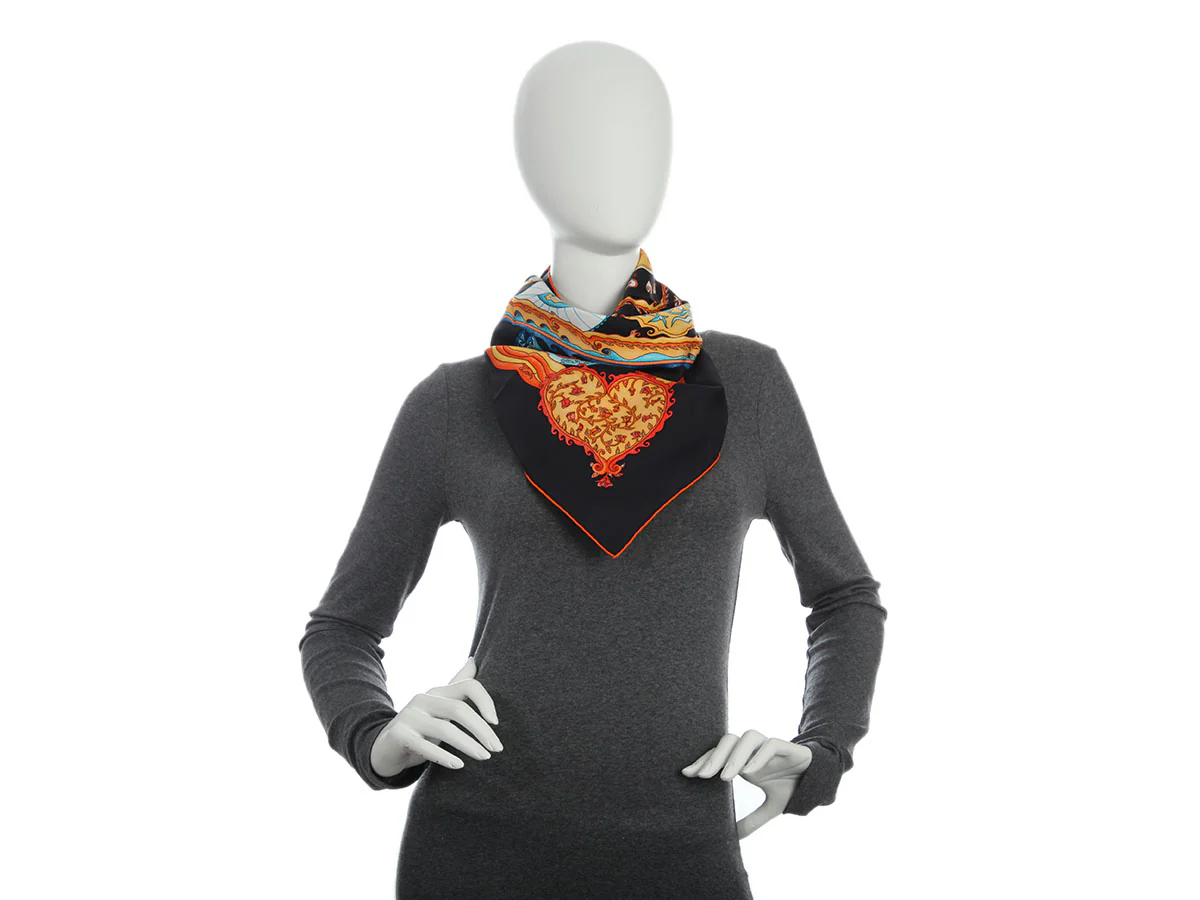 Hermès De Tout Coeur Silk Scarf 90cm - Image 5