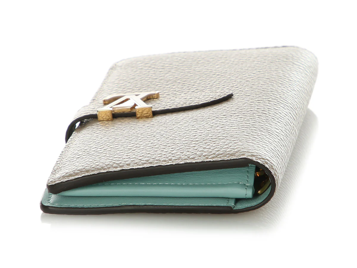 Louis Vuitton Beige Pebble Taurillon LV Vertical Wallet - Image 6