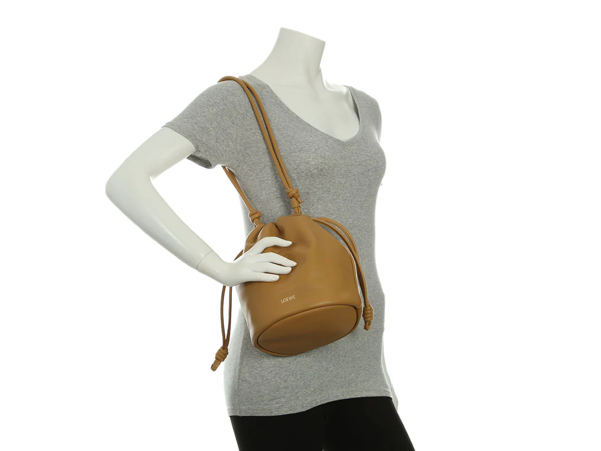 Loewe Medium Sahara Flamenco Bucket Bag - Image 9