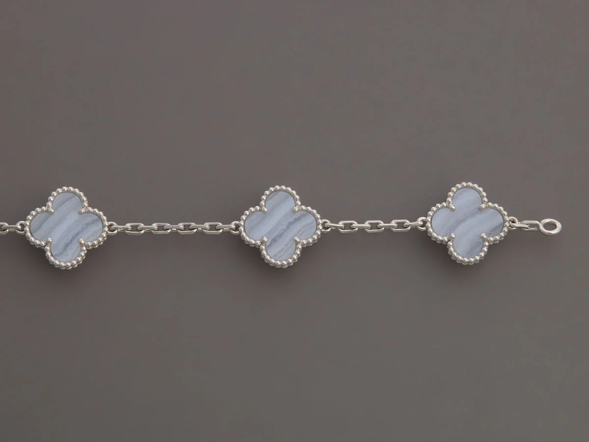 Van Cleef & Arpels 18K White Gold Chalcedony 5-Motif Vintage Alhambra Bracelet - Image 4
