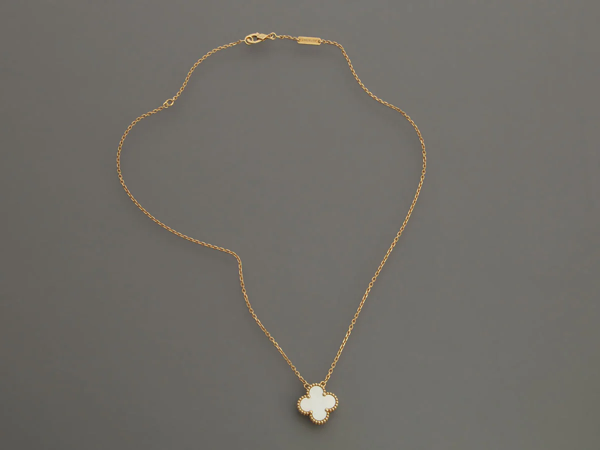 Van Cleef & Arpels 18K Yellow Gold MOP Vintage Alhambra Pendant Necklace - Image 3