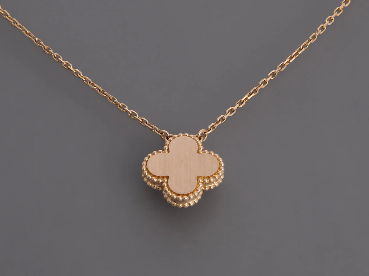 Van Cleef & Arpels 18K Yellow Gold MOP Vintage Alhambra 2012 Holiday Pendant Necklace - Image 3